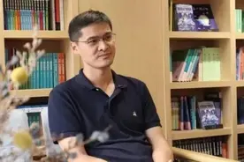 “法外狂徒张三”罗翔：从爆红网络到被逼退网，他究竟有没有错？图片