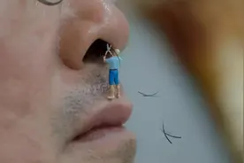 为什么人到中年，鼻毛为何窜出来？鼻毛旺盛说明什么看完涨知识了图片
