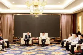 张吉福张强与建设银行山西省分行行长周辉东举行工作会谈图片