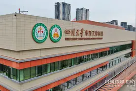 四川大学华西天府医院明起开院！实地探访：设有停机坪 处处都是黑科技图片