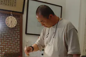国际书协副主席张铁林：1分力演皇帝获大奖，9分力写书法未入门图片
