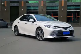 23万提了大众迈腾，再换到丰田凯美瑞上，车主：对比后差距明显图片