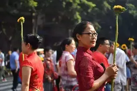 高考前四菜一汤，高考后清水煮面，考生：家长“翻脸”比翻书快图片