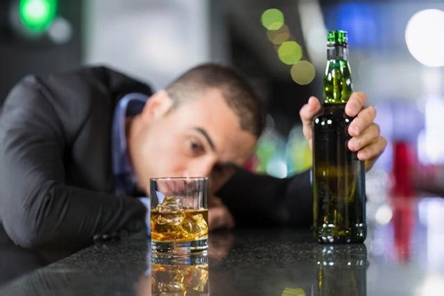 如何做到千杯不醉？医生说，要明白这个，先明白喝酒为什么脸红