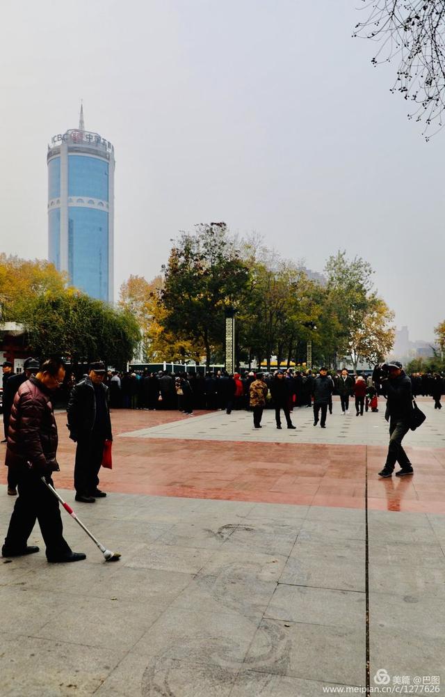 高手在民间，演出自娱自乐，洛阳周王城广场民间曲艺乐园