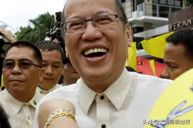 菲前总统阿基诺三世去世，曾激烈挑衅中国，在中国人遇害现场微笑图片