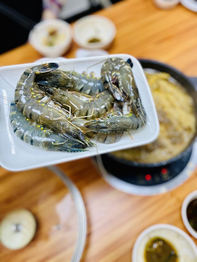 花胶鲍鱼椰子煲鸡 花胶鲍鱼煲鸡汤的功效