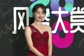 风格大赏星光黯淡，袁冰妍成焦点，陈立农想装冷酷绷不住一秒笑场图片
