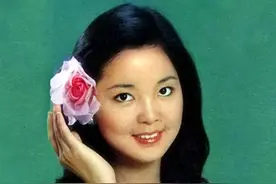 成龙与邓丽君：一个因爱生恨遗憾而终，一个鲁莽不懂珍惜悔恨终身图片