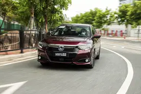 本田凌派：油耗低至4L/100km！越级空间！后排座椅还带头枕图片