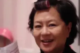 鞠萍姐姐也老了，近照曝光眼袋法令纹抢镜，带儿子二婚改嫁获幸福图片
