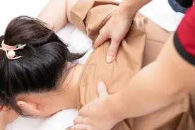 肩部、腰背、头部…按足65min！舒适手法，一扫疲惫身心图片