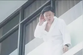 代乐乐劝肖央别跳楼，王迅乱入镜头好心传话，这翻译也是没谁了