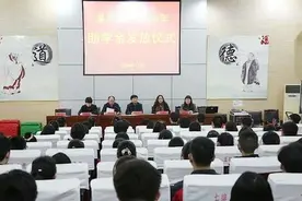 漯河高中举行2020年，助学金发放仪式图片