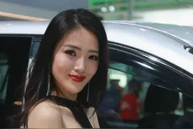 精选黑裙车模妹妹超有气质 此女只应天上有的，人间能得几回闻图片