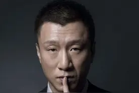 孙红雷时隔12年后，现场认出《潜伏》群演，感动至极几度哽咽图片