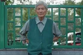 老年男性怎么穿显年轻？看北京6、70岁大爷的减龄穿搭，值得学习图片