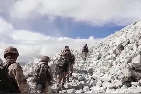 解放军配发被装，黑科技水壶是亮点，零下30度照样喝热水图片