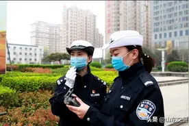 会抓拍能喊话，“空中交警”上岗！山东交警：文明停车，别给通行添堵！图片