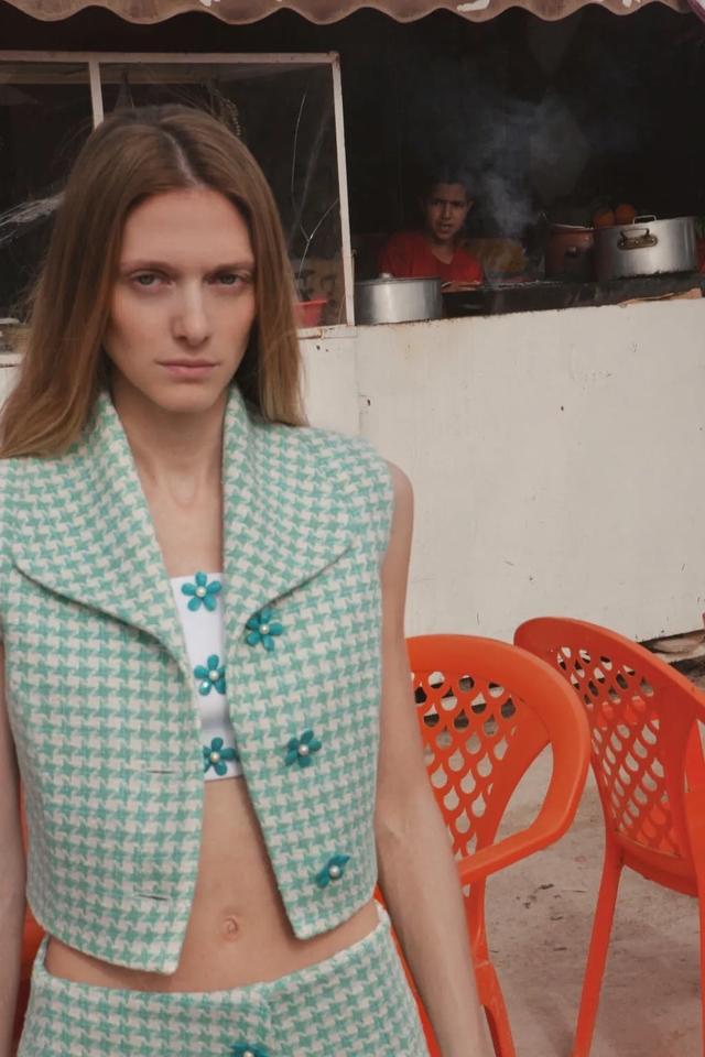 女明星秋季撞衫的第一件单品,我再也不说它鸡肋了