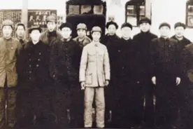 1950年，曾经的国军狱警被接到北京，享受行政18级待遇，他是谁？图片
