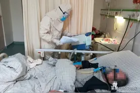 94岁爷爷和84岁奶奶相伴不分离，病房里见证“最美爱情”图片