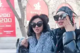 金星和女儿逛街！女儿穿1万5“睡裤”比妈妈还高调，母女太像图片