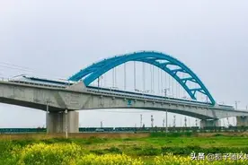 陕西境内连接西安与宝鸡的高速铁路——西宝高速铁路图片