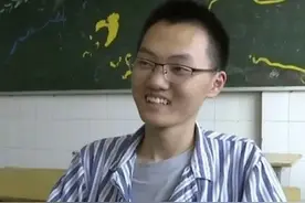 被交警用担架抬进考场小伙超一本线52分：高考前一天做阑尾手术视频封面