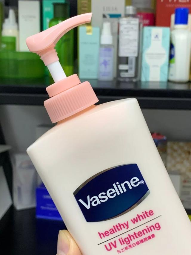 身体乳瓶盖压嘴结构