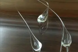 神奇的“蝌蚪”，被子弹击中碎的是子弹，手指一捏却瞬间爆裂图片