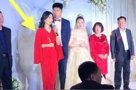 婚礼上，年轻婆婆抢了新娘子的“风头”，娘家人的反应亮了图片