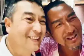 孙兴与张嘉译合拍视频，感慨对方已功成名就，自己却变成草根图片