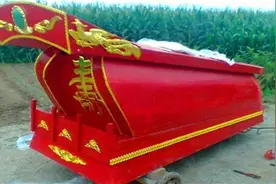 江苏发现一红色漆棺，埋了700年光亮如新，X光照射后专家陷入沉思图片
