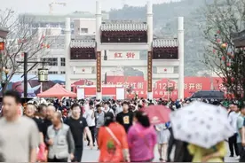 延安红街开街到底有多火爆？办公室小野等抖音达人线下打卡图片
