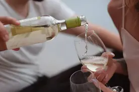阿里女员工事件：看着她被骂上热搜，我吐了图片