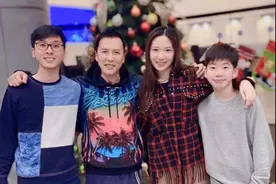 甄子丹被指太双标？晒前妻之子合照用p图合成，家庭关系频引争议图片