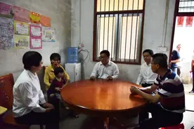 县委书记黎晓华看望慰问烈士遗属图片