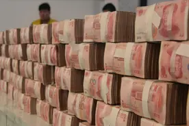 100万存到银行和100万买房子，10年过后，哪个更划算？图片
