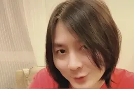 张大仙用的手机，张大仙妹妹手机，看到阿财用的手机，差距有点大图片