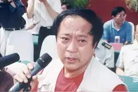 72岁牛群：曾灵堂外跪拜冯巩，最红时退圈，年过半百时离婚图片