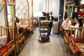 乌鲁木齐餐饮防疫提倡无接触服务图片