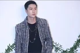 王一博寸头造型真有男人味，虽然脸蛋有点圆，但气质很“爷们”图片