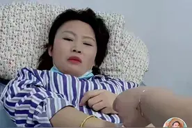 草帽姐突发疾病住院！身体透支躺病床，戴大金手镯打针难掩富贵图片