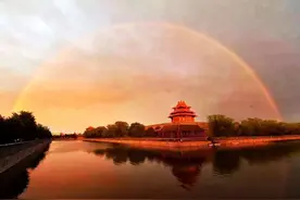 拥抱彩虹，你需要一个风雨后的惊喜图片