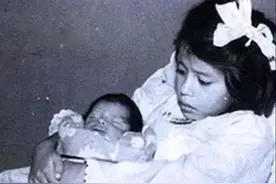 世界上最年轻的妈妈，5岁生娃，母子俩一起长大图片