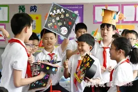 做一顶自己的毕业帽 纪念我们在抗疫中长大图片