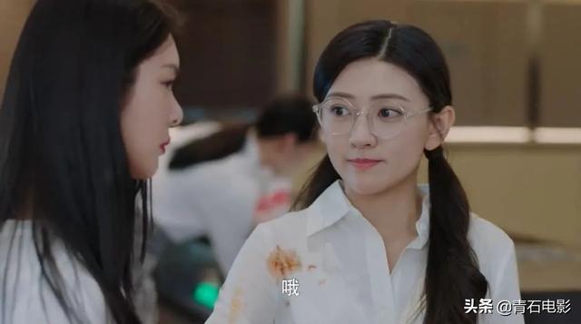 《命中注定我爱你》第4次翻拍，人设全崩塌，反转服装短到像睡裙