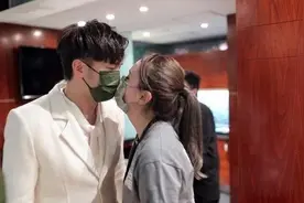 40岁港姐自曝被雪藏经历，公司强制要求整容，宁死不从全靠老公养图片