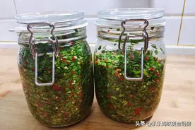 腌韭菜，放盐有讲究，牢记“1放2不沾”，香辣提味，放半年不坏图片